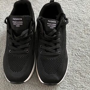 Fashion Women's Black Athletic Shoes